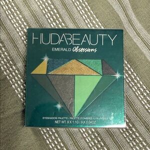 HUDA BEAUTY Emerald Obsessions Eyeshadow Palette